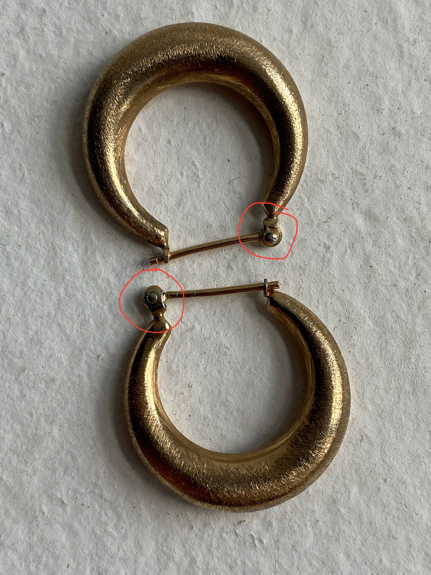 VINTAGE 14K GOLD BRUSHED HOOP EARRINGS, 20 MM