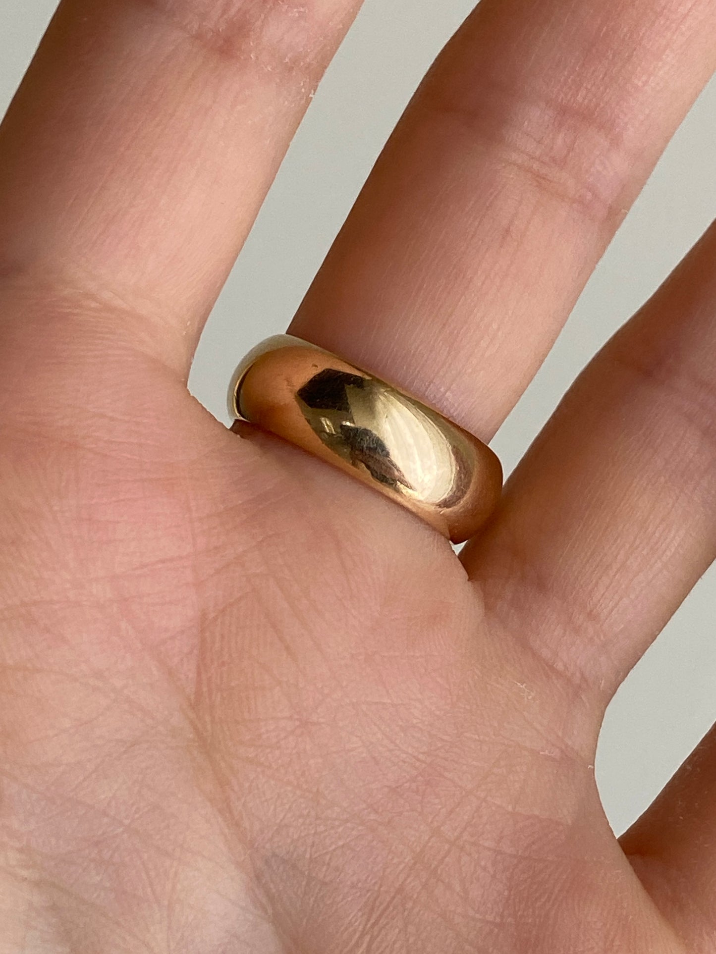 VINTAGE 14K GOLD ROUND CIGAR/DONUT BAND, SIZE 6