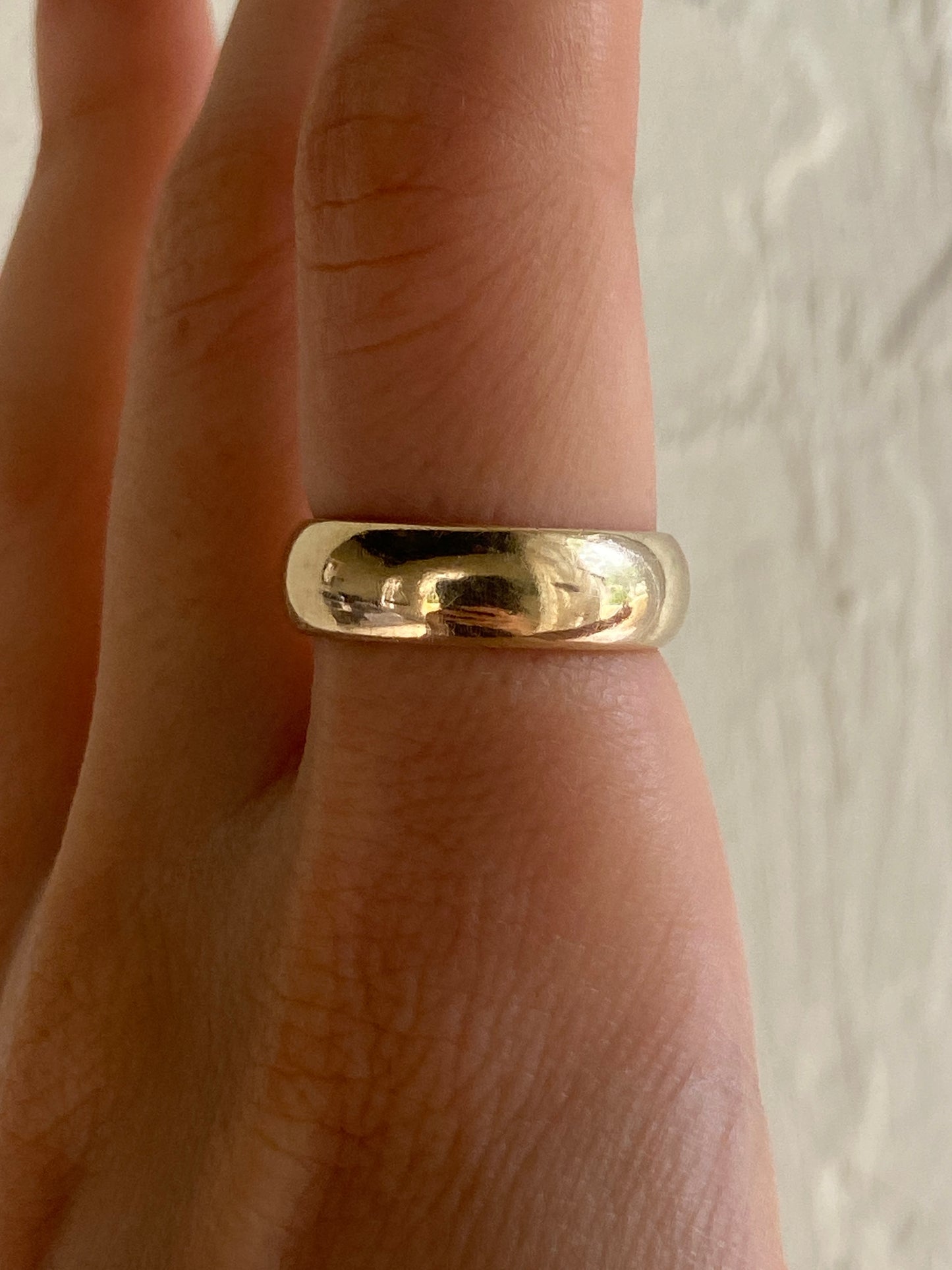 VINTAGE 14K GOLD ROUNDED BAND, SIZE 6