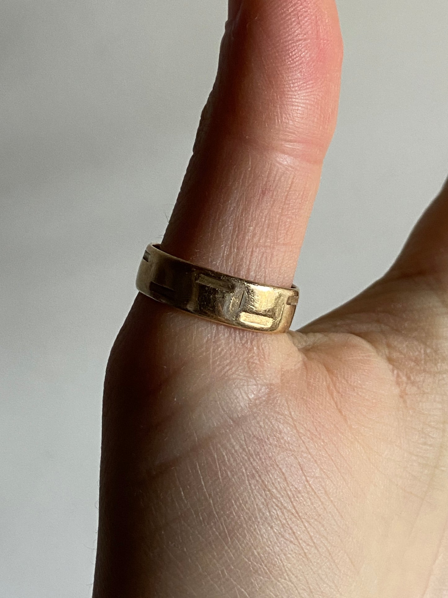 VINTAGE 14K GOLD ETCHED BAND, SIZE 8.25