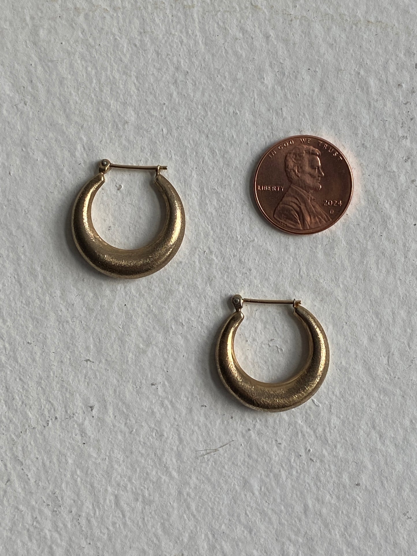 VINTAGE 14K GOLD BRUSHED HOOP EARRINGS, 20 MM