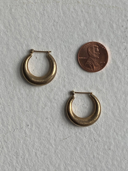 VINTAGE 14K GOLD BRUSHED HOOP EARRINGS, 20 MM