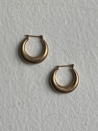VINTAGE 14K GOLD BRUSHED HOOP EARRINGS, 20 MM