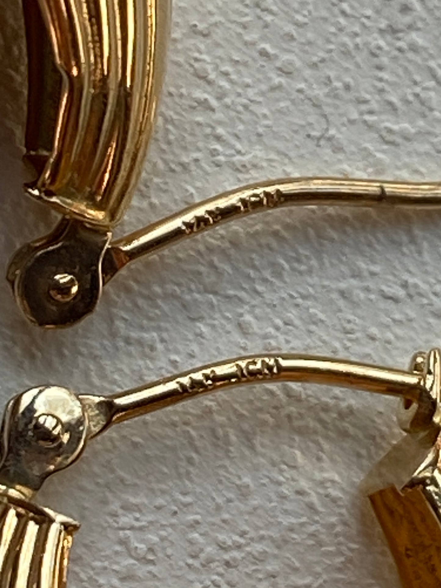 VINTAGE 14k GOLD OVAL HOOPS, 23 MM x 16 MM