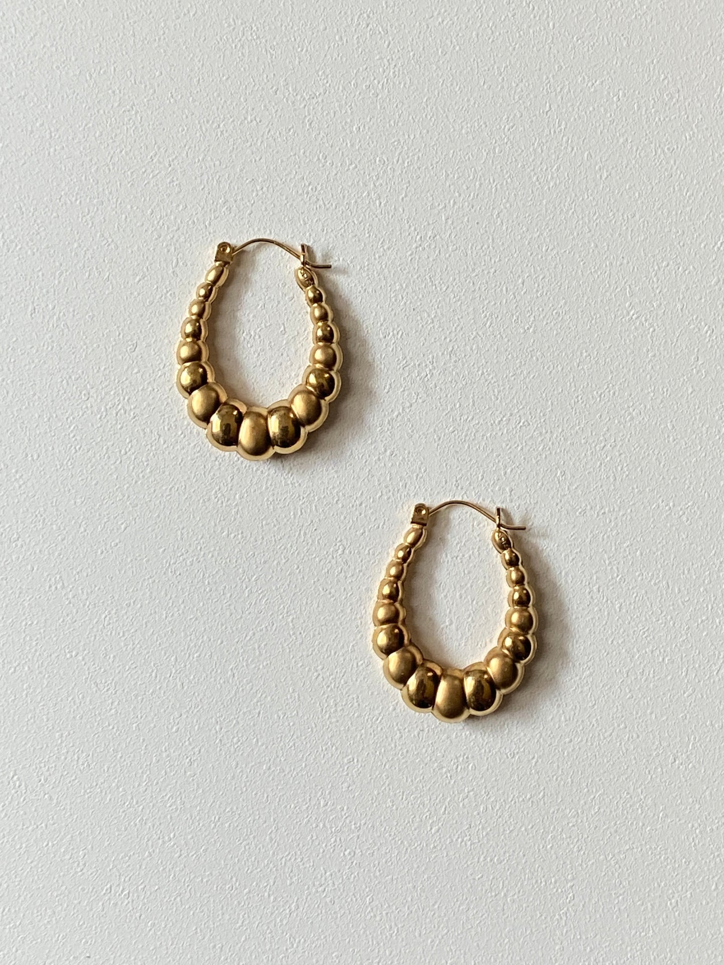 VINTAGE 14K GOLD PUFFED HOOPS, 28 MM