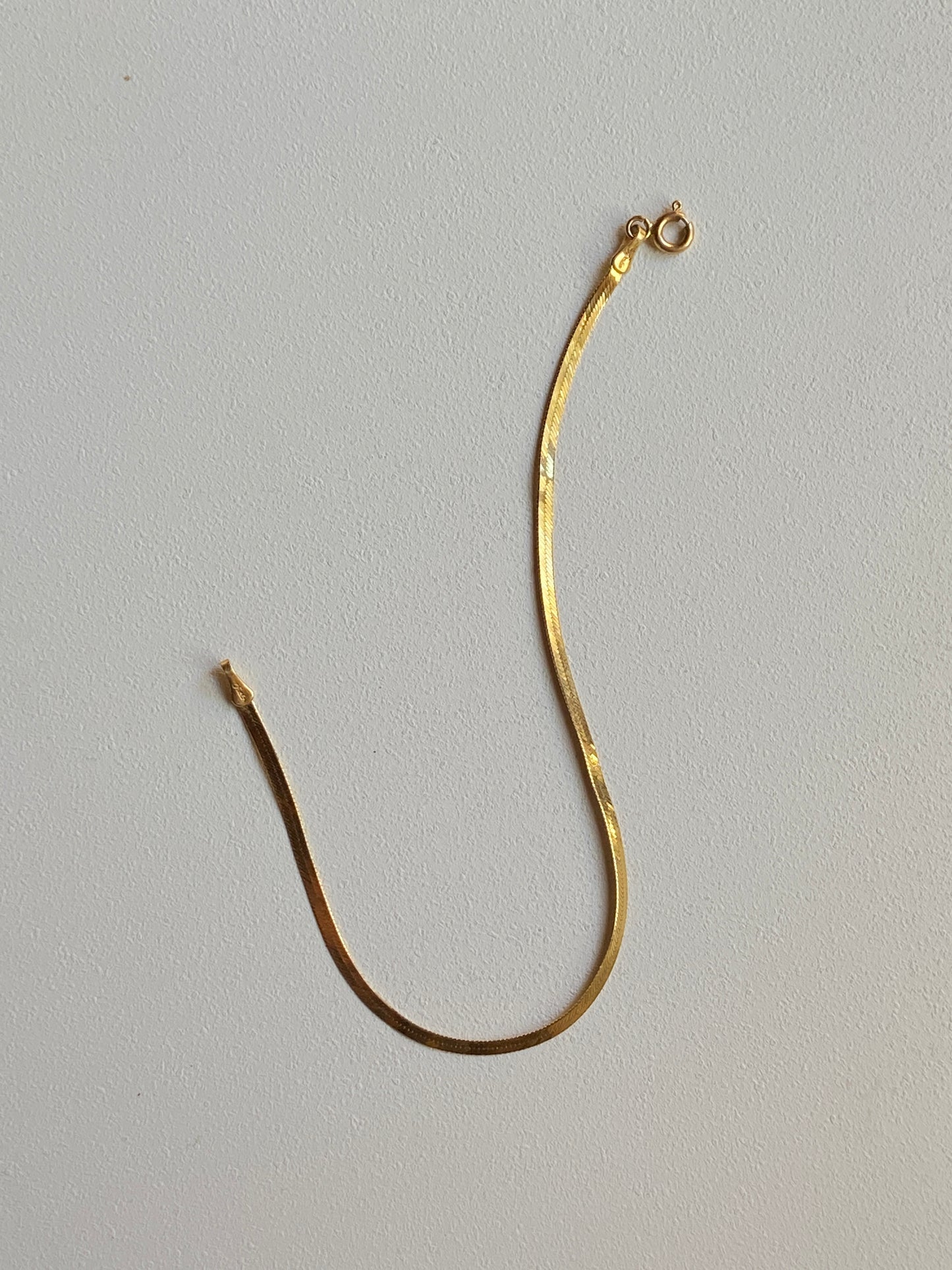 VINTAGE 14K GOLD HERRINGBONE BRACELET, 7" x 2 MM