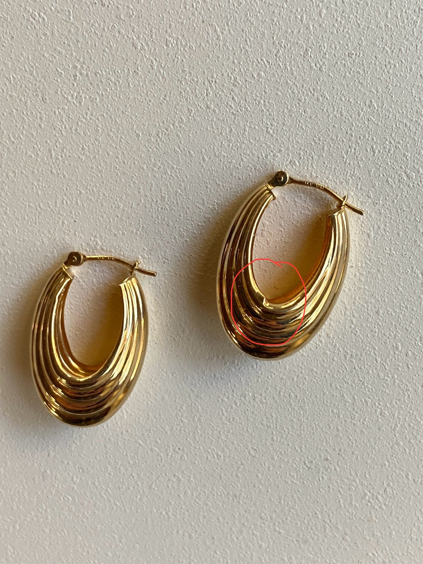 VINTAGE 14k GOLD OVAL HOOPS, 23 MM x 16 MM