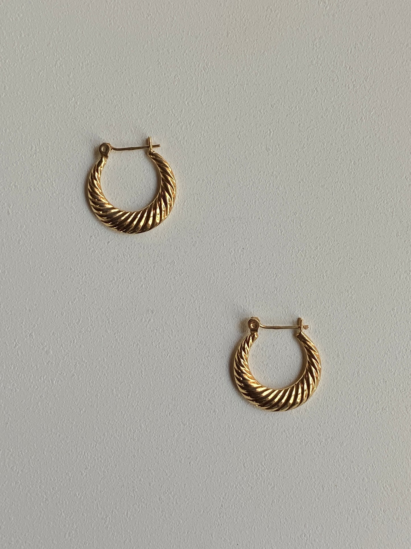 Vintage 14K Solid Yellow Gold Ribbed Hoops