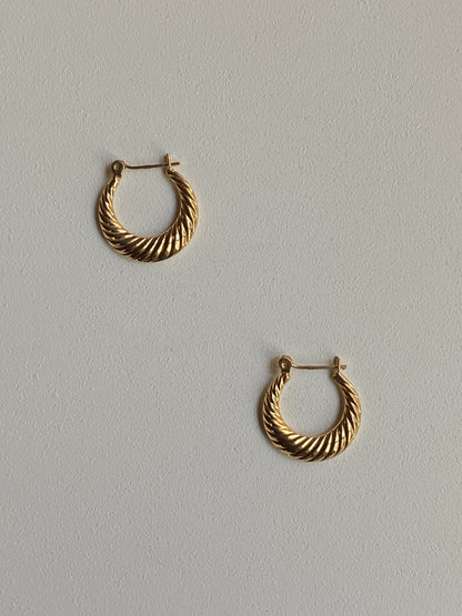Vintage 14K Solid Yellow Gold Ribbed Hoops