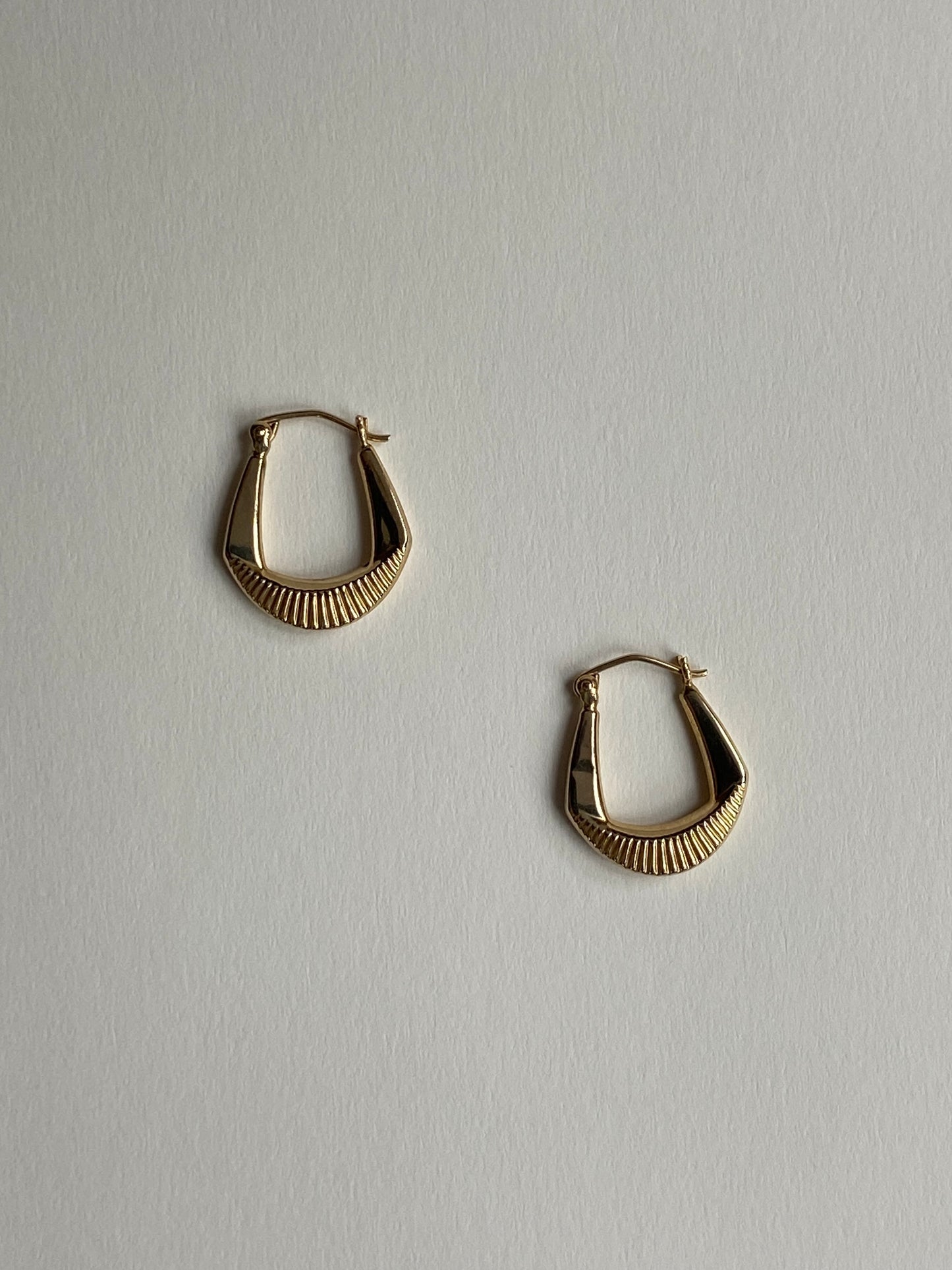 Vintage 14K Solid Yellow Gold Ribbed Hoops