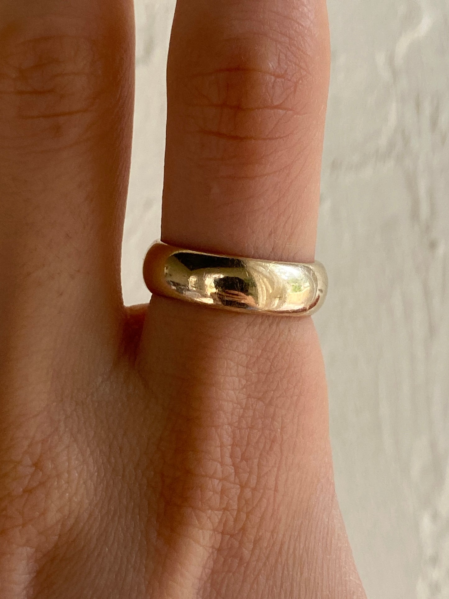 VINTAGE 14K GOLD ROUNDED BAND, SIZE 6