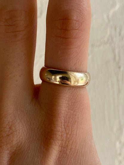 VINTAGE 14K GOLD ROUNDED BAND, SIZE 6