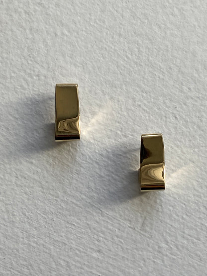 VINTAGE 14K GOLD CHUNKY J-HOOPS