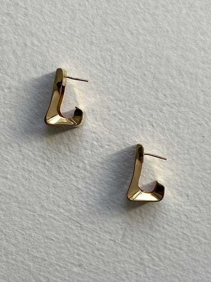 VINTAGE 14K GOLD CHUNKY J-HOOPS