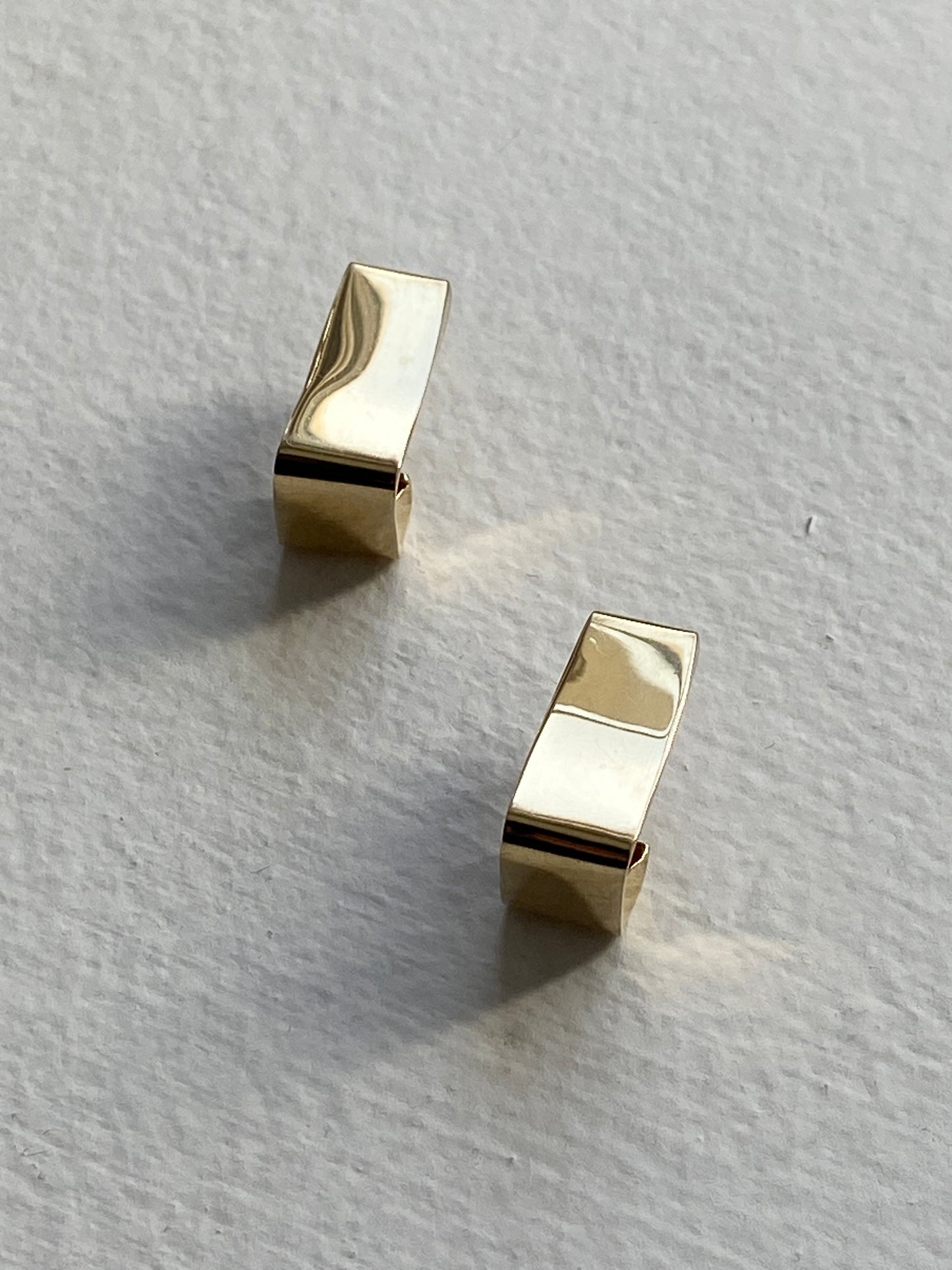 VINTAGE 14K GOLD CHUNKY J-HOOPS