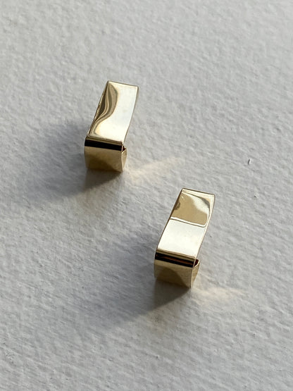 VINTAGE 14K GOLD CHUNKY J-HOOPS