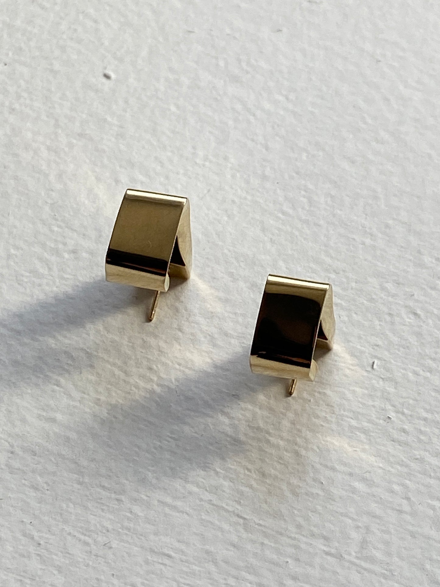 VINTAGE 14K GOLD CHUNKY J-HOOPS