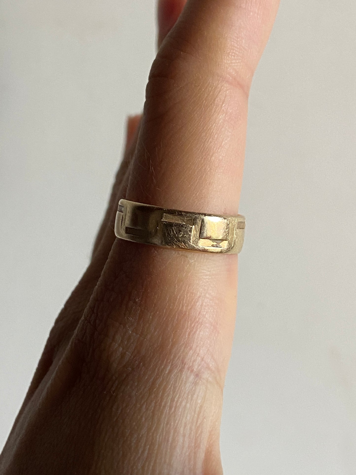 VINTAGE 14K GOLD ETCHED BAND, SIZE 8.25