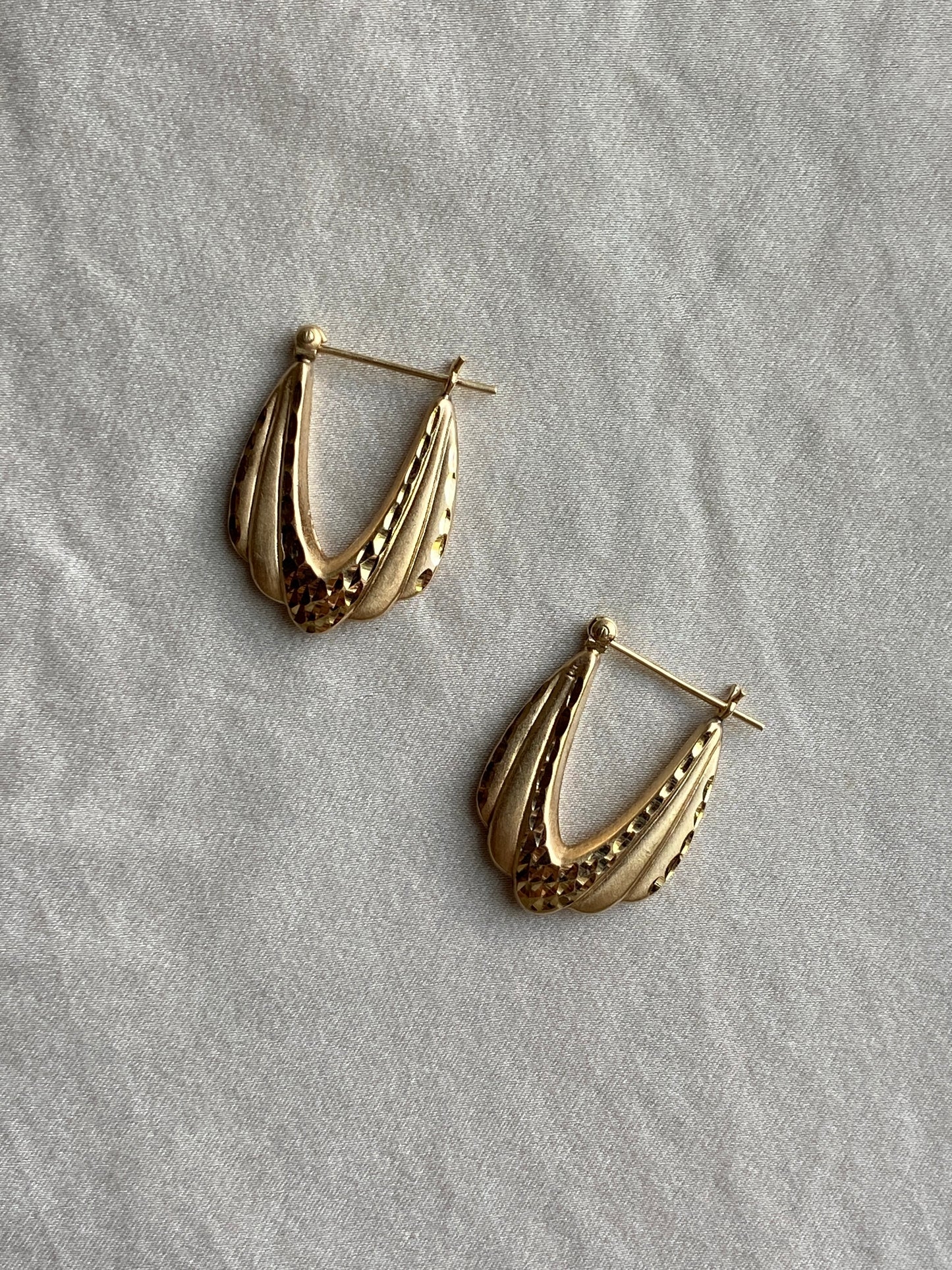 VINTAGE 14K GOLD CHEVRON HOOPS