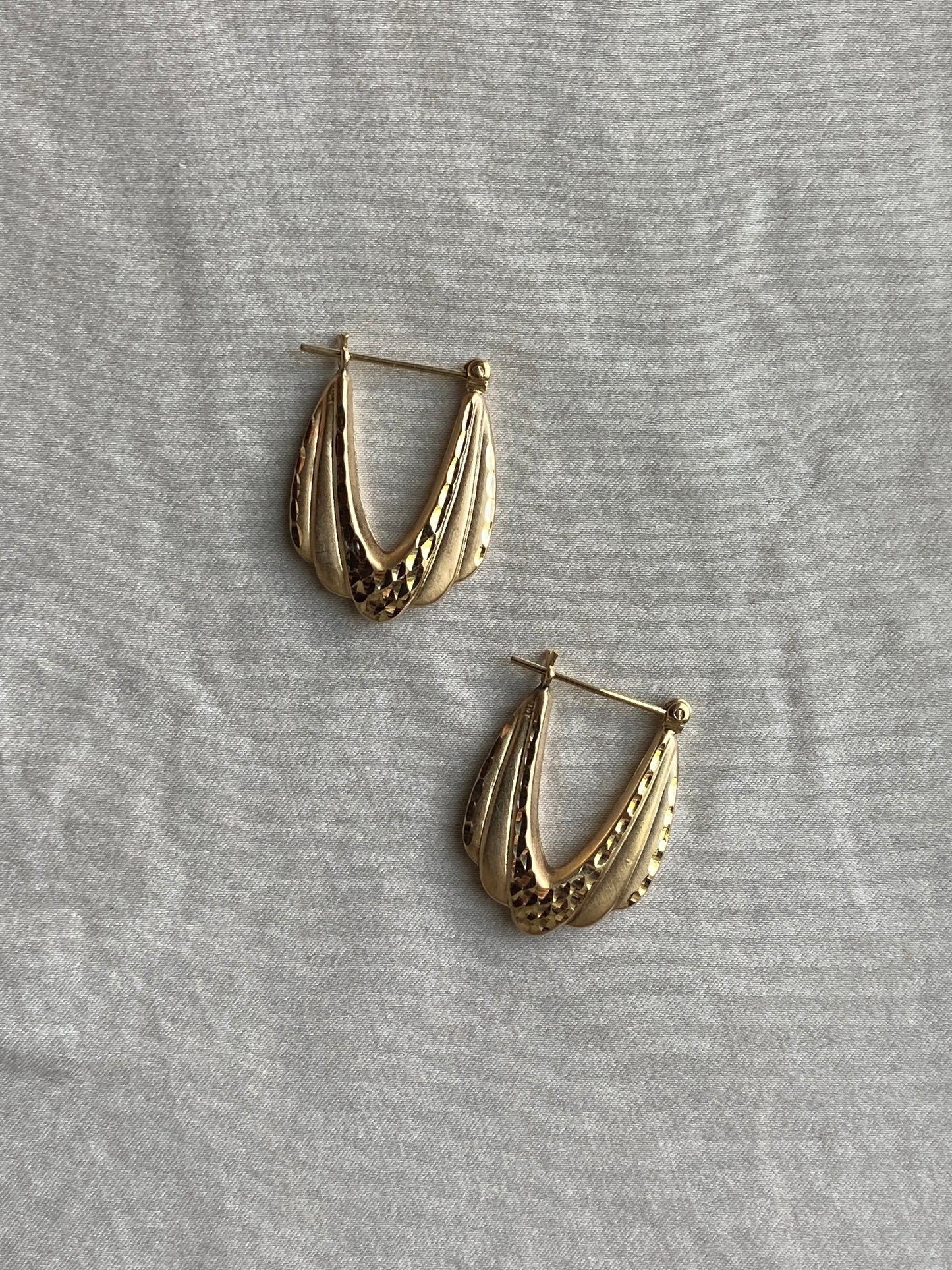 VINTAGE 14K GOLD CHEVRON HOOPS