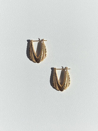 VINTAGE 14K GOLD CHEVRON HOOPS