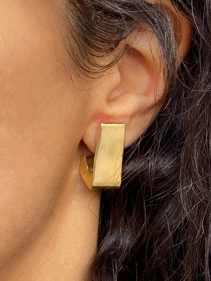 VINTAGE 14K GOLD CHUNKY J-HOOPS