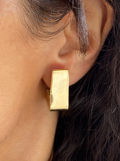 VINTAGE 14K GOLD CHUNKY J-HOOPS