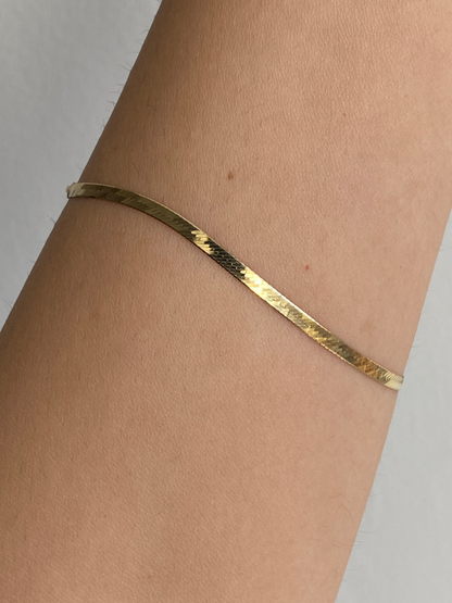 VINTAGE 14K GOLD HERRINGBONE BRACELET, 7 1/16" x 2 MM