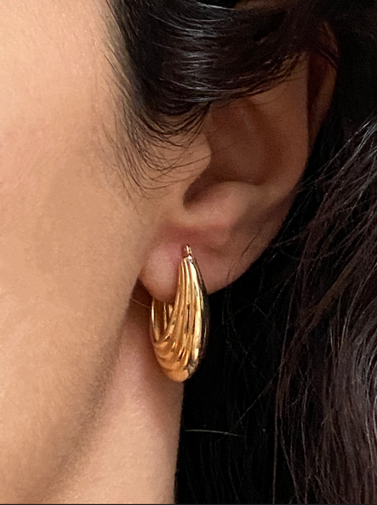 VINTAGE 14k GOLD OVAL HOOPS, 23 MM x 16 MM