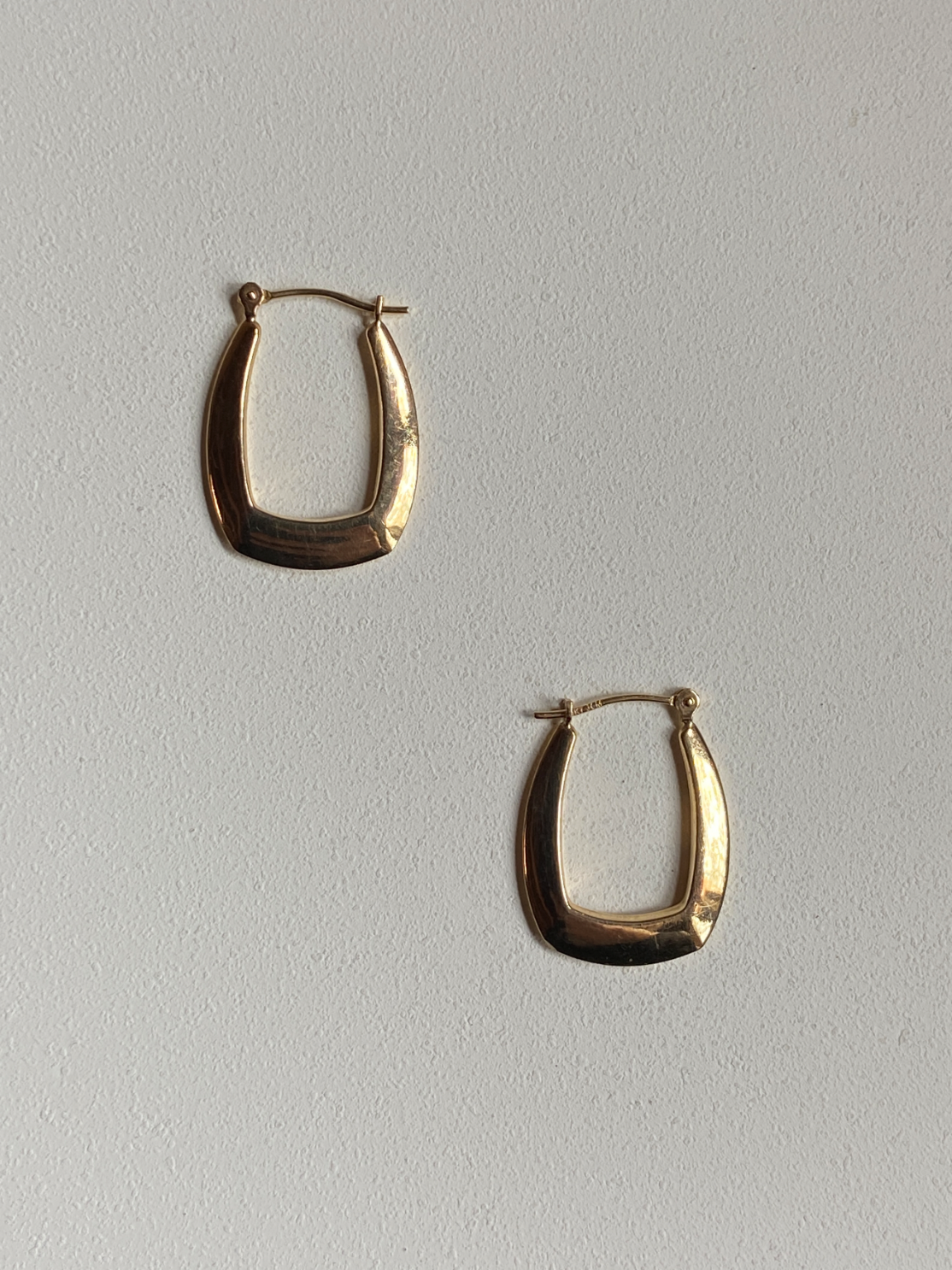 VINTAGE 14K GOLD HOOPS, 23 MM x 18 MM