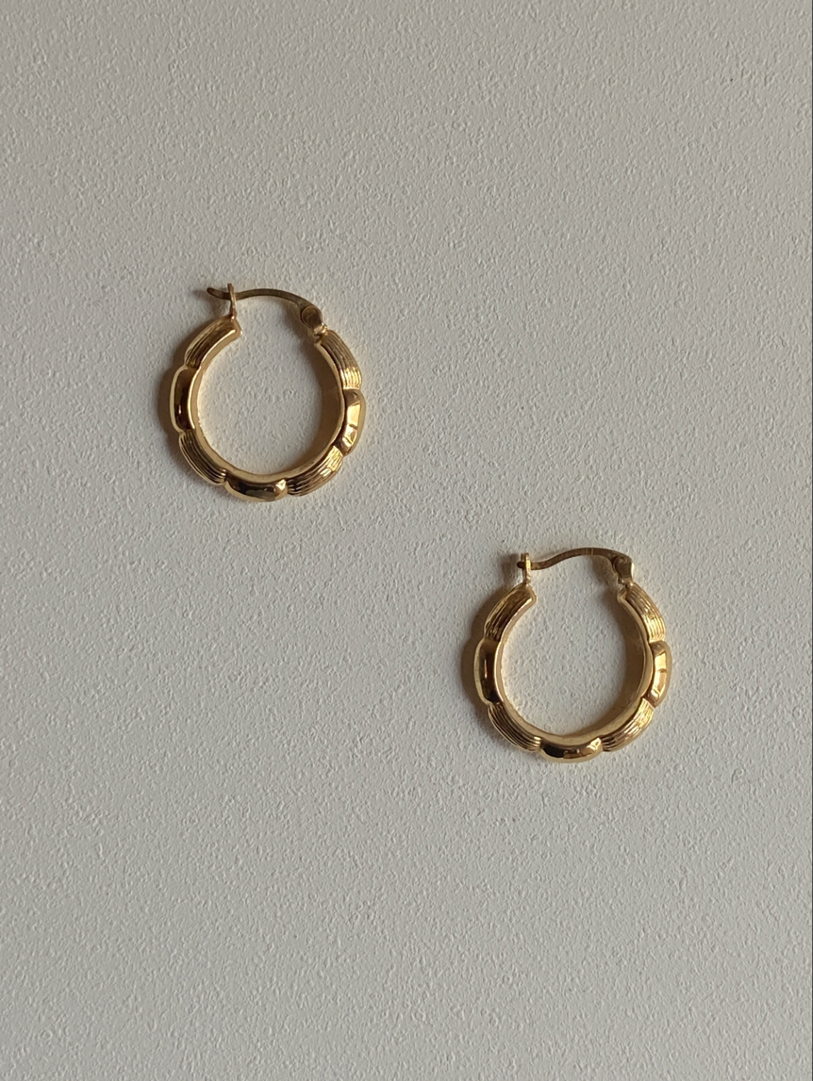 VINTAGE 14K GOLD HOOPS, 22 MM x 19 MM