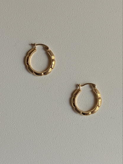VINTAGE 14K GOLD HOOPS, 22 MM x 19 MM