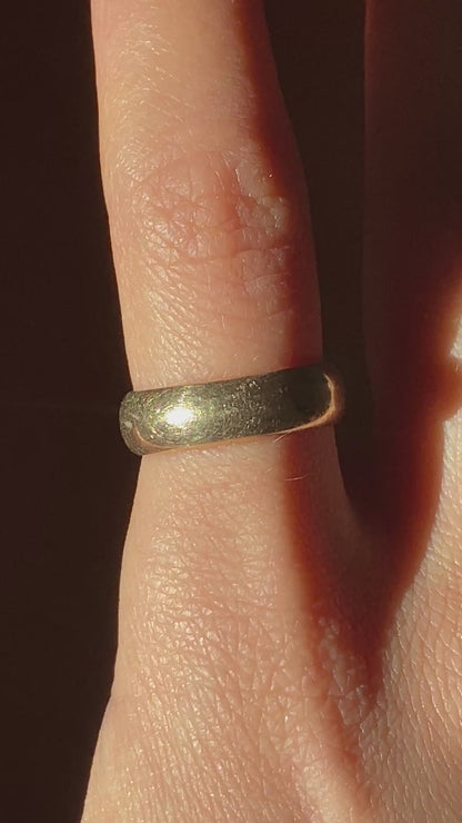 VINTAGE 14K GOLD ROUNDED BAND, SIZE 6