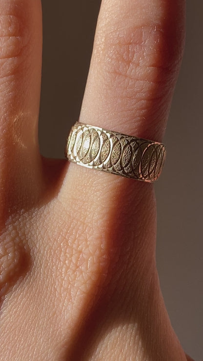 VINTAGE 14K GOLD ENGRAVED CIGAR BAND, SIZE 7
