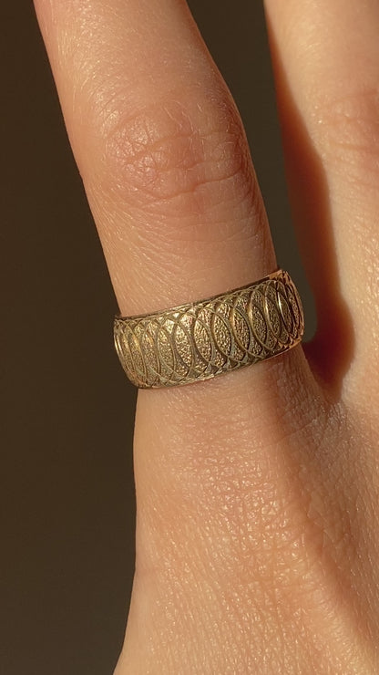 VINTAGE 14K GOLD ENGRAVED CIGAR BAND, SIZE 7